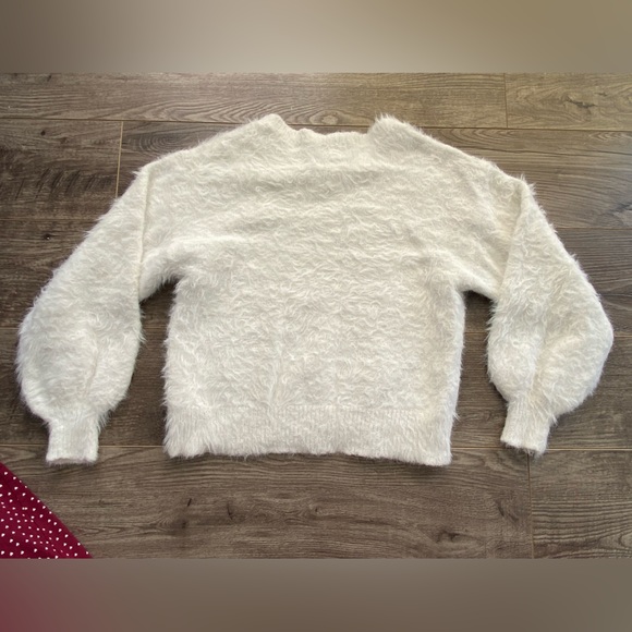 London Kaye white oversized fluffy fuzzy crewneck knit sweater w/ balloon sleeve - Picture 5 of 10
